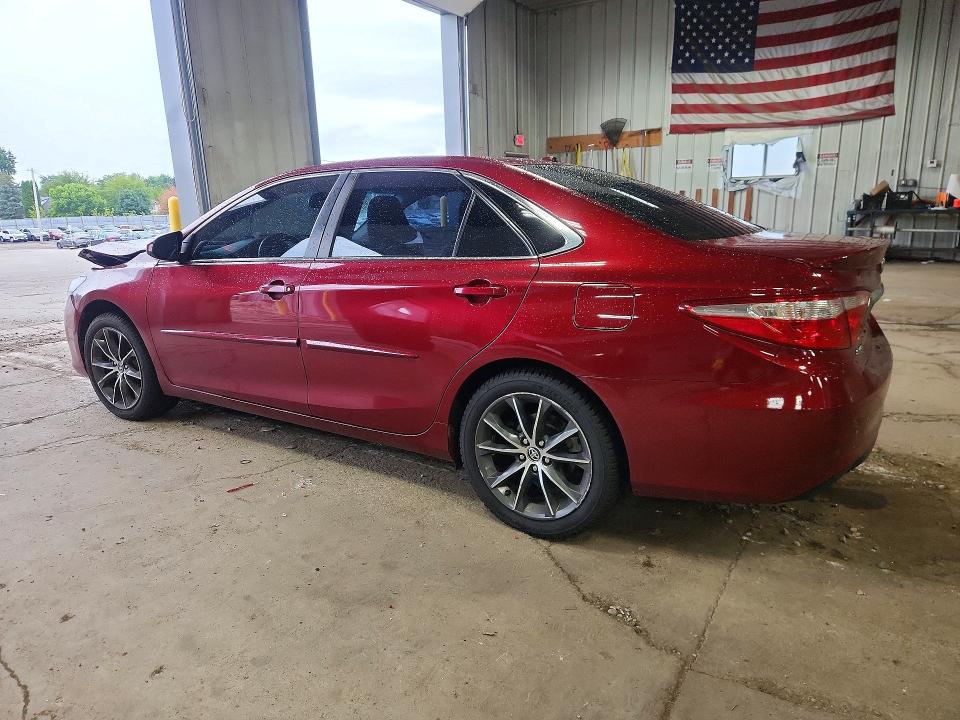 68422756 :رقم المزاد ، 4T1BF1FK6FU882570 vin ، 2015 Toyota Camry مزاد بيع