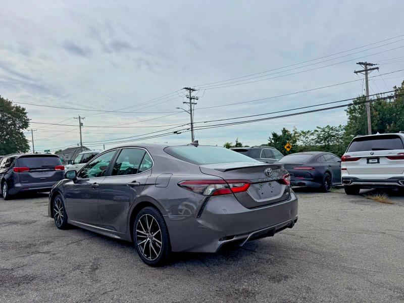 68888376 :رقم المزاد ، 4T1G11AK0MU444085 vin ، 2021 Toyota Camry مزاد بيع