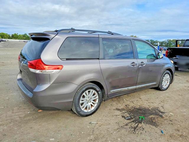 Продажа на аукционе авто 2014 Toyota Sienna, vin: 5TDYK3DCXES428827, номер лота: 70607826