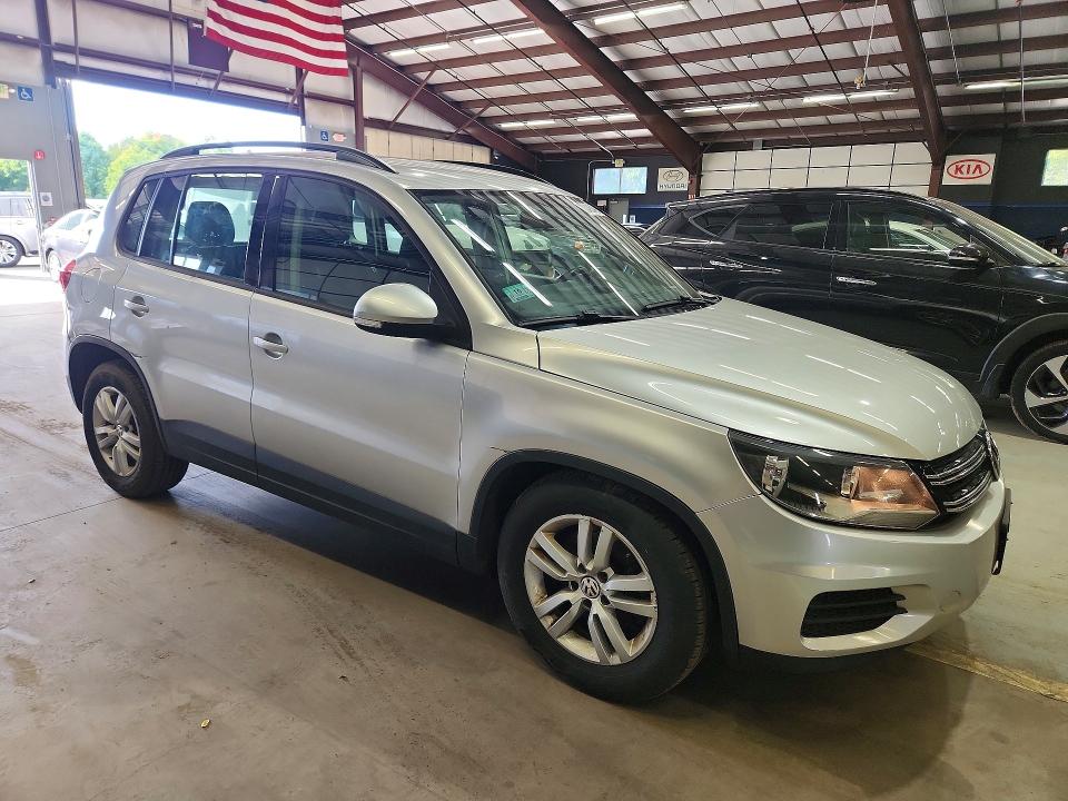 Продажа на аукционе авто 2015 Volkswagen Tiguan, vin: WVGBV7AX0FW589745, номер лота: 70406496
