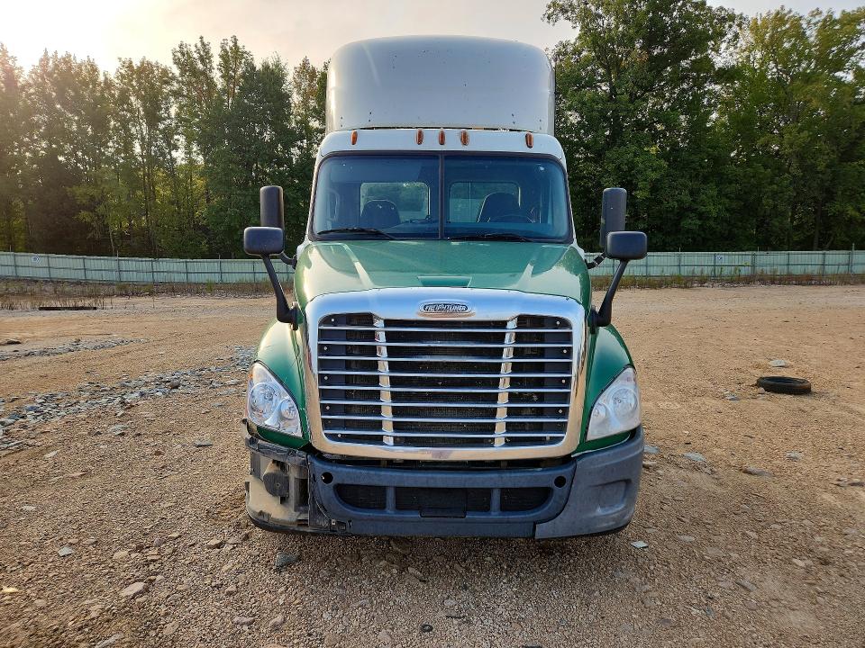 69996026 :رقم المزاد ، 1FUJGED56FLGA1222 vin ، 2015 Freightliner Cascadia 125 مزاد بيع