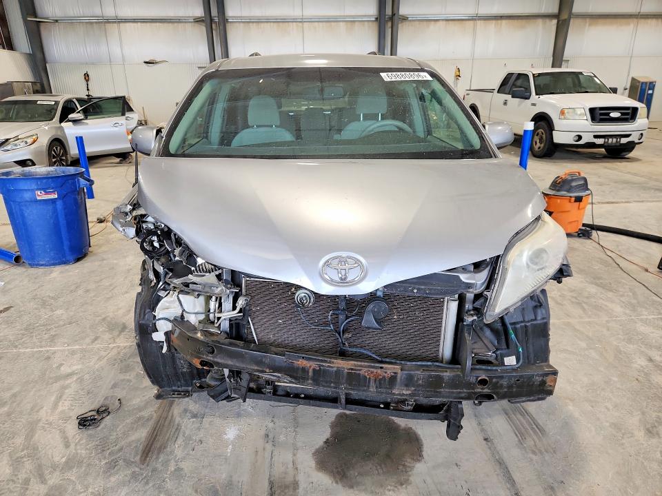 Продажа на аукционе авто 2011 Toyota Sienna, vin: 5TDKK3DC7BS023333, номер лота: 69880896