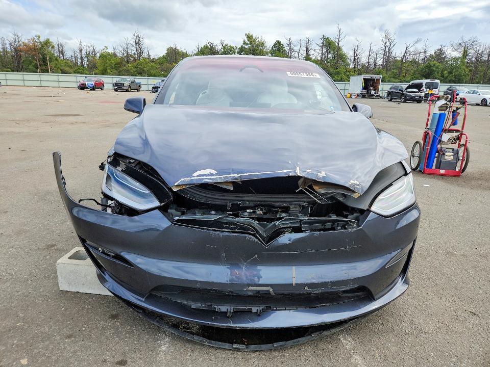 69857386 :رقم المزاد ، 7SAXCBE5XNF363925 vin ، 2022 Tesla Model X مزاد بيع