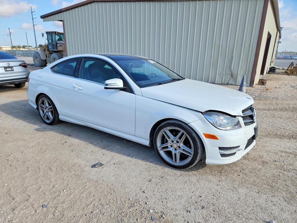 2015 Mercedes-benz C მანქანა იყიდება აუქციონზე, vin: WDDGJ4HB0FG371724, აუქციონის ნომერი: 67203336
