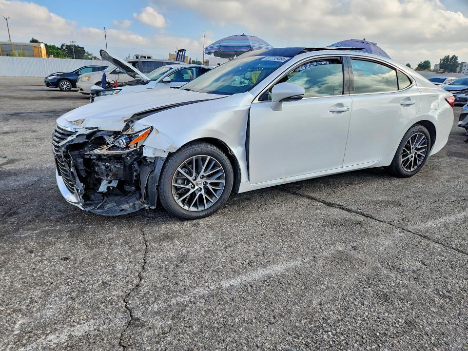 67715466 :رقم المزاد ، 58ABK1GG8HU044705 vin ، 2017 Lexus Es مزاد بيع