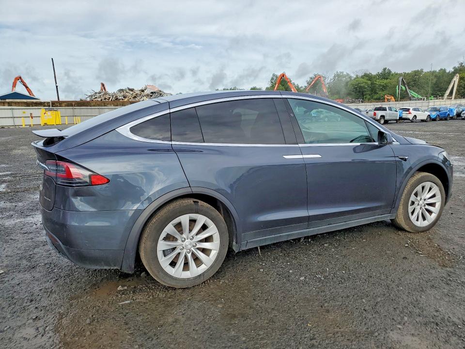 67529516 :رقم المزاد ، 5YJXCBE21LF261784 vin ، 2020 Tesla Model X مزاد بيع