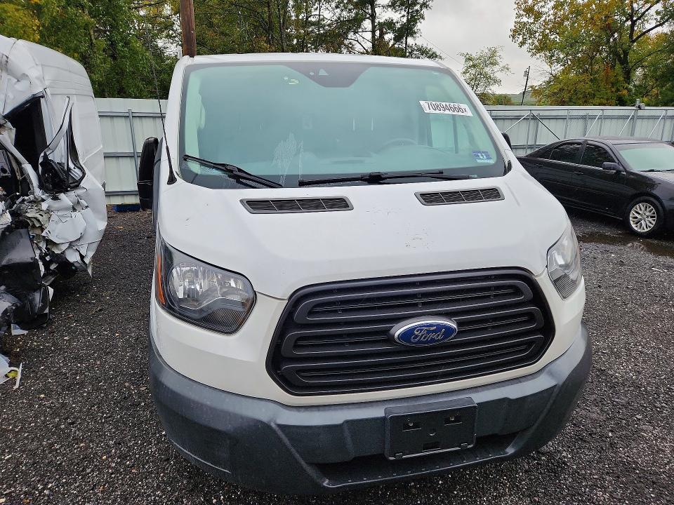 70894666 :رقم المزاد ، 1FTYE2YM7HKB51831 vin ، 2017 Ford Transit مزاد بيع