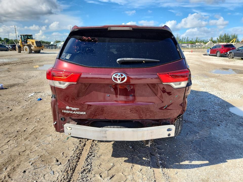 2018 Toyota Highlander მანქანა იყიდება აუქციონზე, vin: 5TDZARFH4JS034222, აუქციონის ნომერი: 68019186