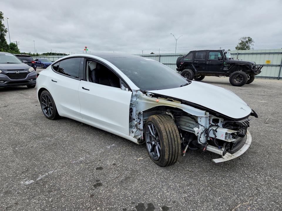 70112246 :رقم المزاد ، 5YJ3E1EA8NF102872 vin ، 2022 Tesla Model 3 مزاد بيع
