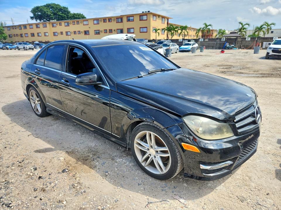 68372596 :رقم المزاد ، WDDGF4HB7EA942628 vin ، 2014 Mercedes-benz C مزاد بيع