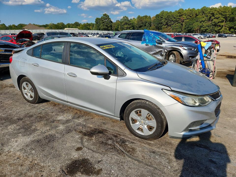 70428476 :رقم المزاد ، 1G1BC5SM1H7130085 vin ، 2017 Chevrolet Cruze مزاد بيع