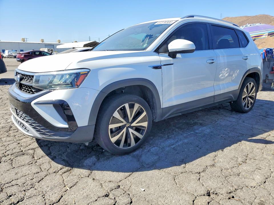 Продажа на аукционе авто 2022 Volkswagen Taos, vin: 3VVRX7B26NM040258, номер лота: 67370306