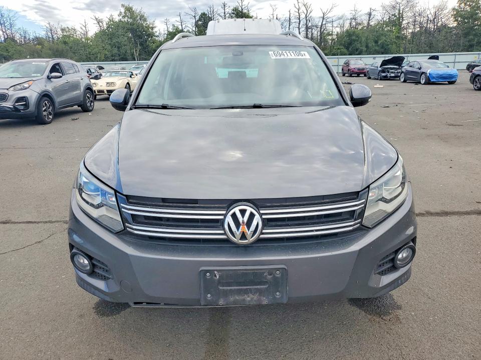 2016 Volkswagen Tiguan მანქანა იყიდება აუქციონზე, vin: WVGBV7AXXGW570864, აუქციონის ნომერი: 69411106