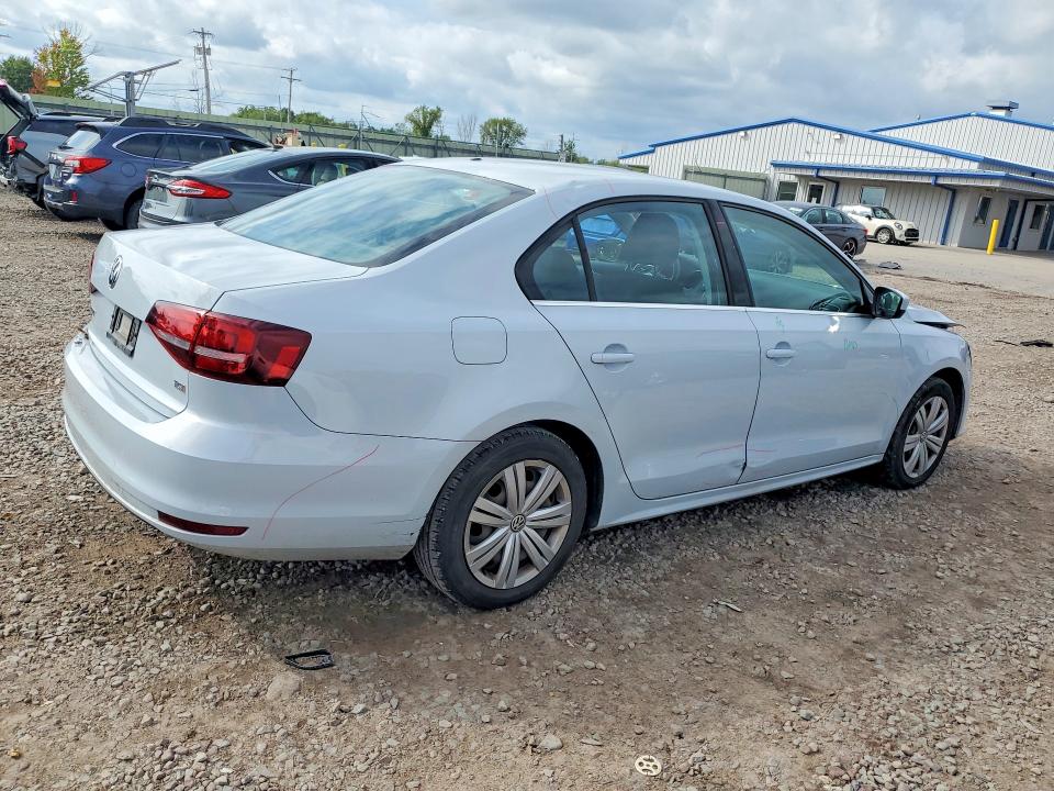 68982726 :رقم المزاد ، 3VW167AJ4HM412141 vin ، 2017 Volkswagen Jetta مزاد بيع