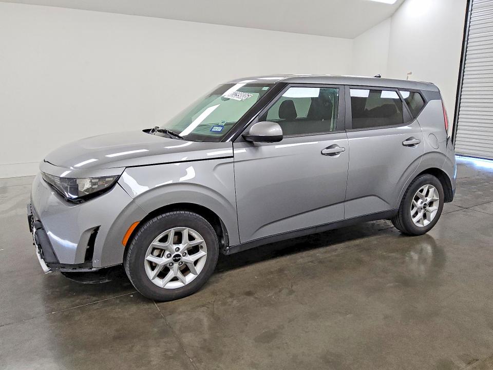 67299806 :رقم المزاد ، KNDJ23AU1P7851226 vin ، 2023 Kia Soul مزاد بيع