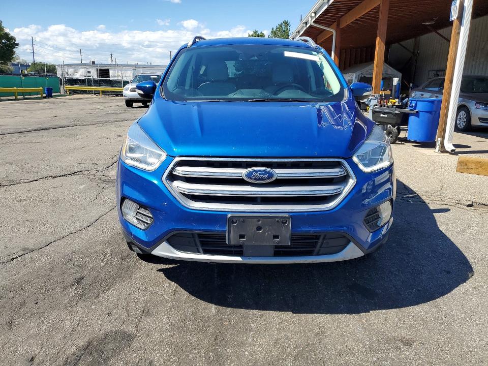 2017 Ford Escape მანქანა იყიდება აუქციონზე, vin: 1FMCU9J95HUB43612, აუქციონის ნომერი: 70292316