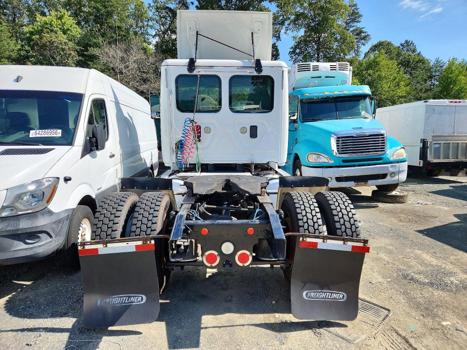 2017 Freightliner Cascadia 125 მანქანა იყიდება აუქციონზე, vin: 1FUBGEDV2HLJH1564, აუქციონის ნომერი: 67601856