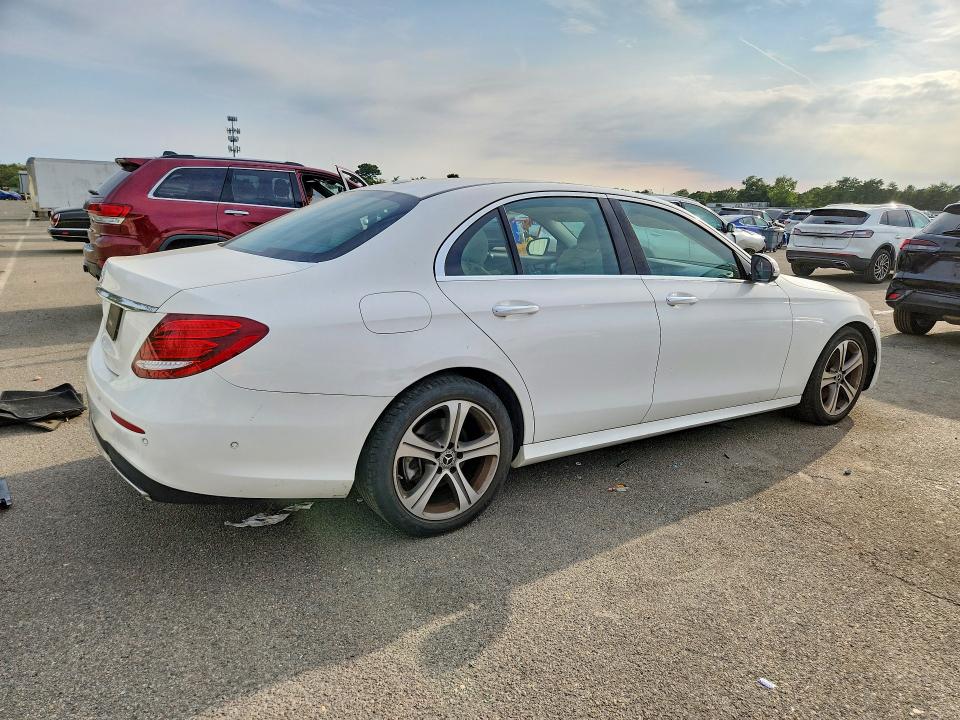 69632566 :رقم المزاد ، WDDZF4JB4JA436865 vin ، 2018 Mercedes-benz E مزاد بيع