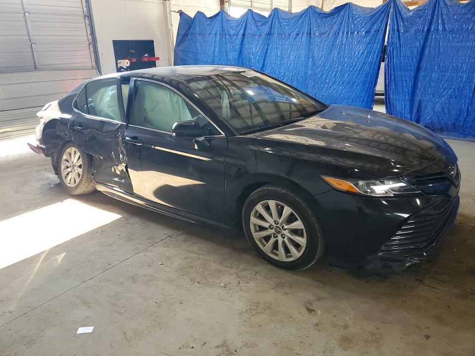 69336736 :رقم المزاد ، 4T1B11HKXKU821602 vin ، 2019 Toyota Camry مزاد بيع
