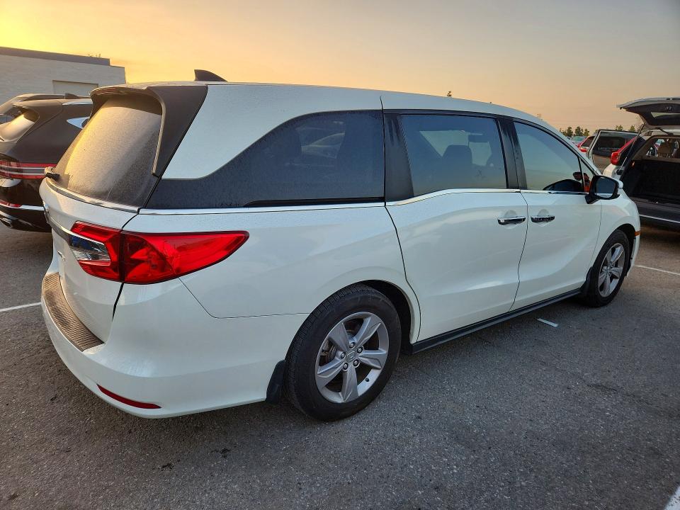 69583896 :رقم المزاد ، 5FNRL6H71JB099420 vin ، 2018 Honda Odyssey مزاد بيع