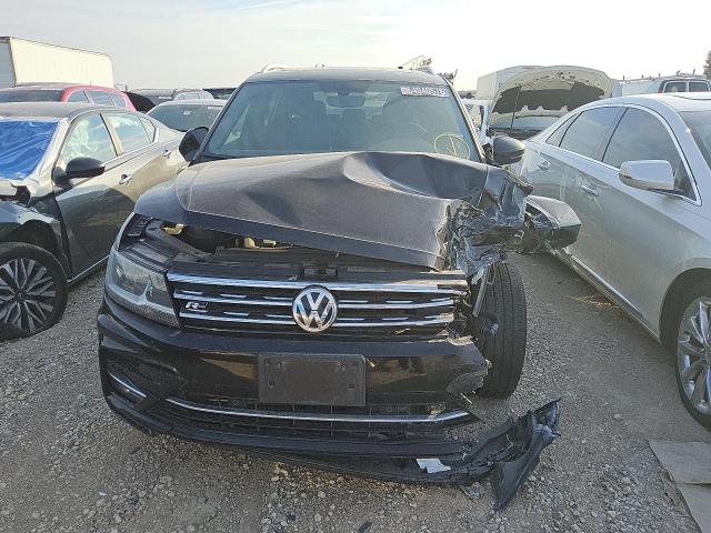 64040576 :رقم المزاد ، 3VV3B7AX7JM196546 vin ، 2018 Volkswagen Tiguan مزاد بيع