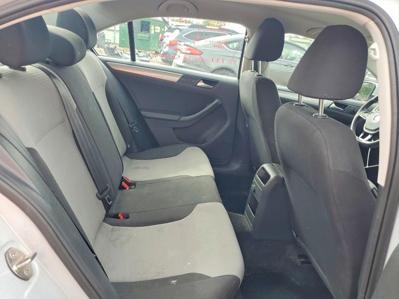 68982726 :رقم المزاد ، 3VW167AJ4HM412141 vin ، 2017 Volkswagen Jetta مزاد بيع