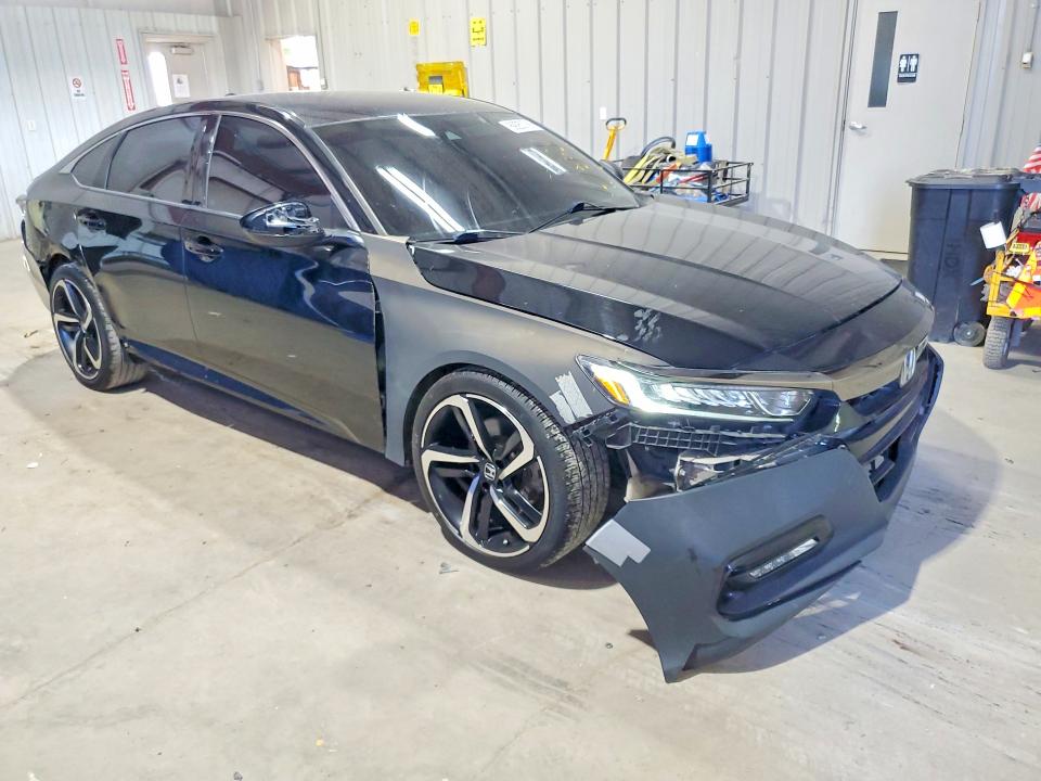 Продажа на аукционе авто 2018 Honda Accord, vin: 1HGCV1F34JA068093, номер лота: 69253786