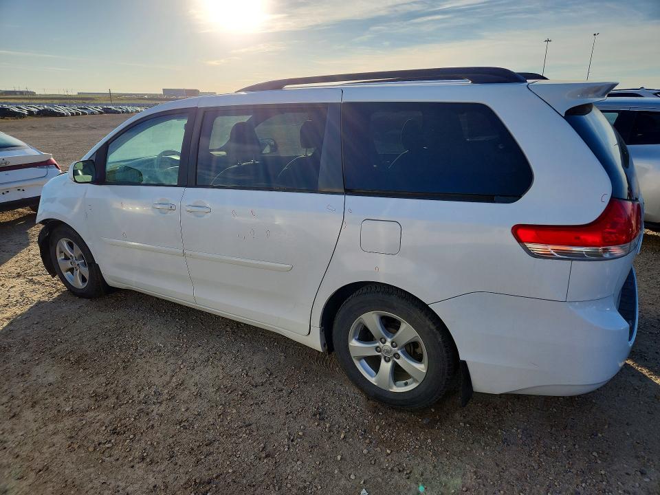 Продажа на аукционе авто 2013 Toyota Sienna, vin: 5TDKK3DC7DS317673, номер лота: 66832666