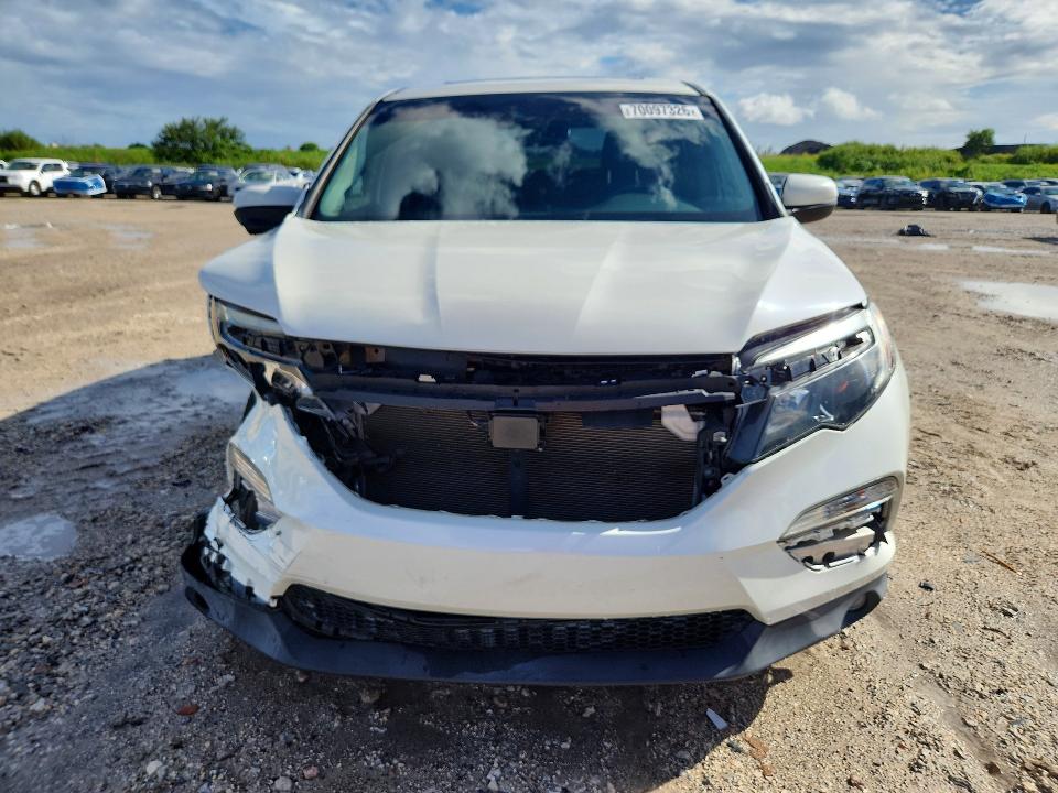 70097326 :رقم المزاد ، 5FNYF5H64HB004427 vin ، 2017 Honda Pilot مزاد بيع