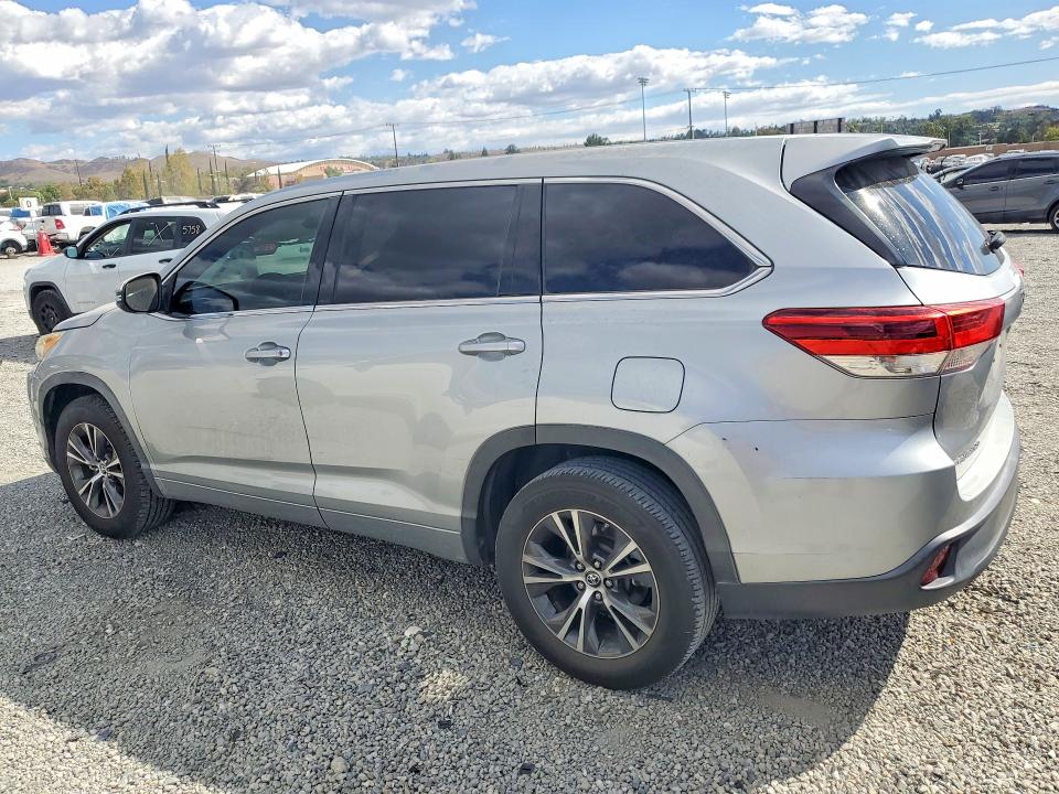 2017 Toyota Highlander მანქანა იყიდება აუქციონზე, vin: 5TDZARFH3HS024257, აუქციონის ნომერი: 70893866