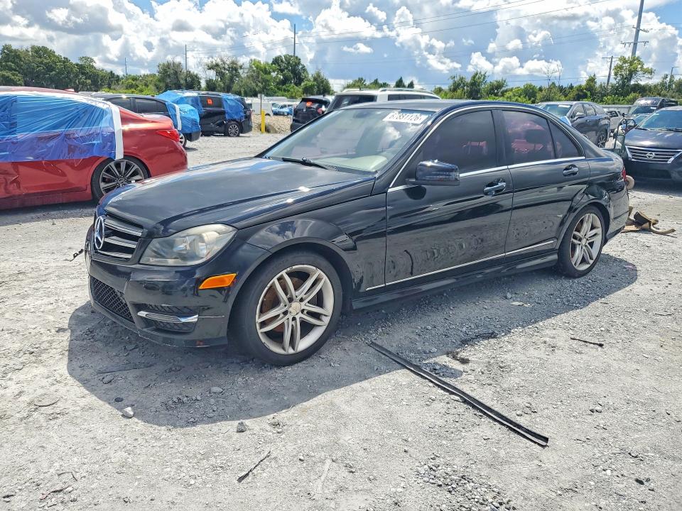 2014 Mercedes-benz C მანქანა იყიდება აუქციონზე, vin: WDDGF4HB3EA945915, აუქციონის ნომერი: 67881126