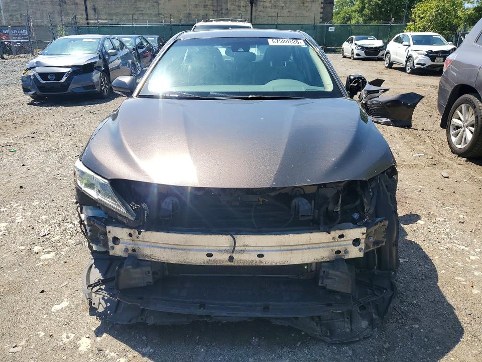 67500326 :رقم المزاد ، 4T1B11HK4JU578075 vin ، 2018 Toyota Camry مزاد بيع