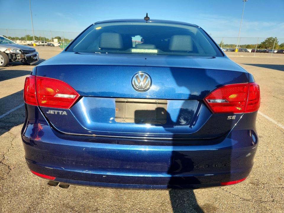 68799906 :رقم المزاد ، 3VWD17AJ6EM211686 vin ، 2014 Volkswagen Jetta مزاد بيع