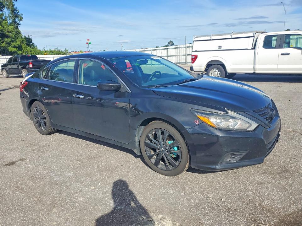 Продаж на аукціоні авто 2018 Nissan Altima, vin: 1N4AL3AP3JC298798, номер лоту: 70233946