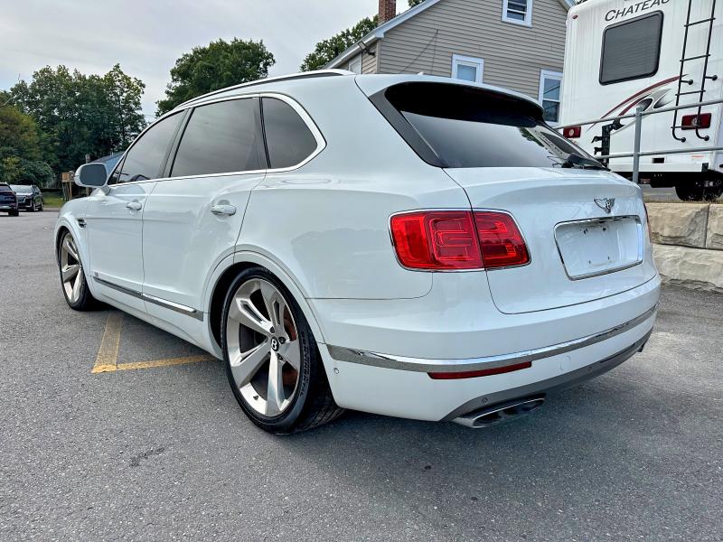 2017 Bentley Bentayga მანქანა იყიდება აუქციონზე, vin: SJAAC2ZV0HC015180, აუქციონის ნომერი: 64972116