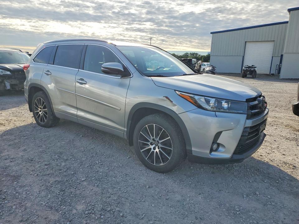 67756086 :رقم المزاد ، 5TDJZRFHXHS470783 vin ، 2017 Toyota Highlander مزاد بيع