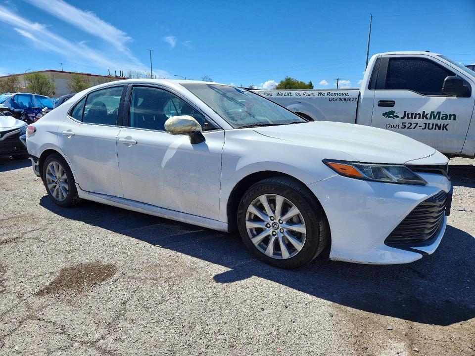 2020 Toyota Camry მანქანა იყიდება აუქციონზე, vin: 4T1C11AK5LU879701, აუქციონის ნომერი: 67672426