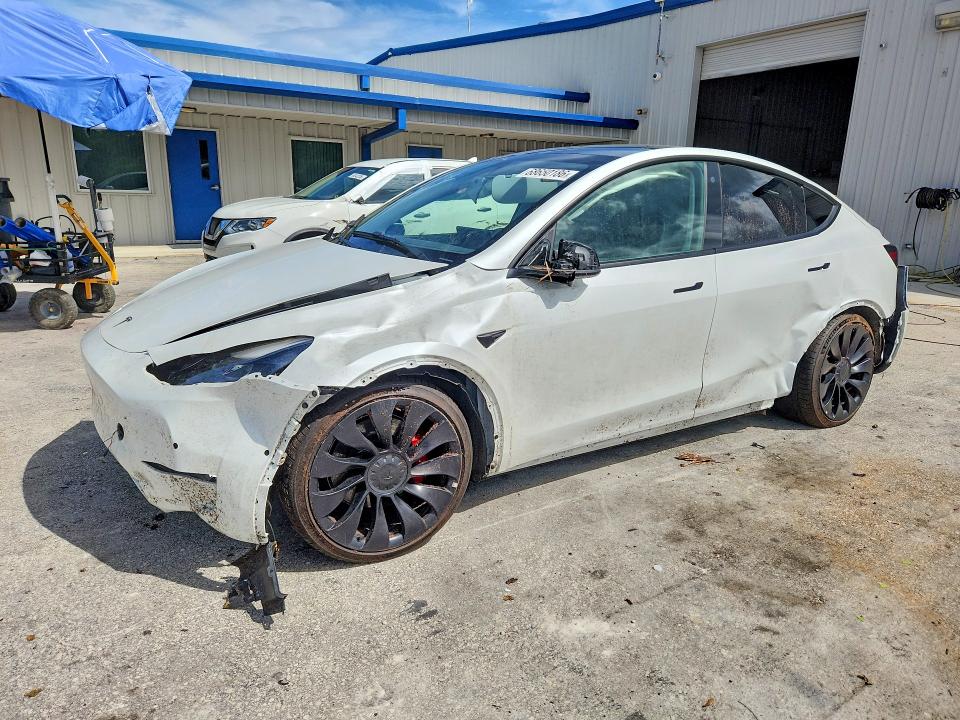 Auction sale of the 2022 Tesla Model Y, vin: 7SAYGDEF8NF522986, lot number: 68650186