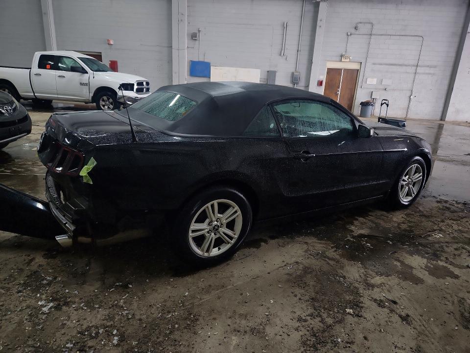 70044776 :رقم المزاد ، 1ZVBP8EM6E5325466 vin ، 2014 Ford Mustang مزاد بيع