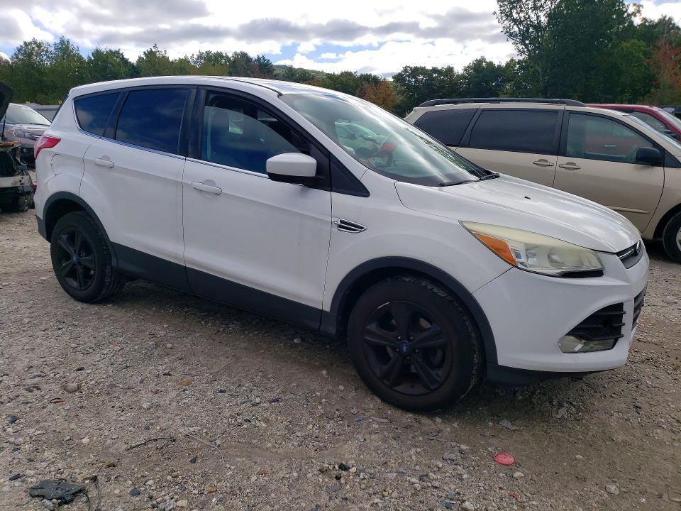 2014 Ford Escape მანქანა იყიდება აუქციონზე, vin: 1FMCU0GX3EUB85533, აუქციონის ნომერი: 70828886
