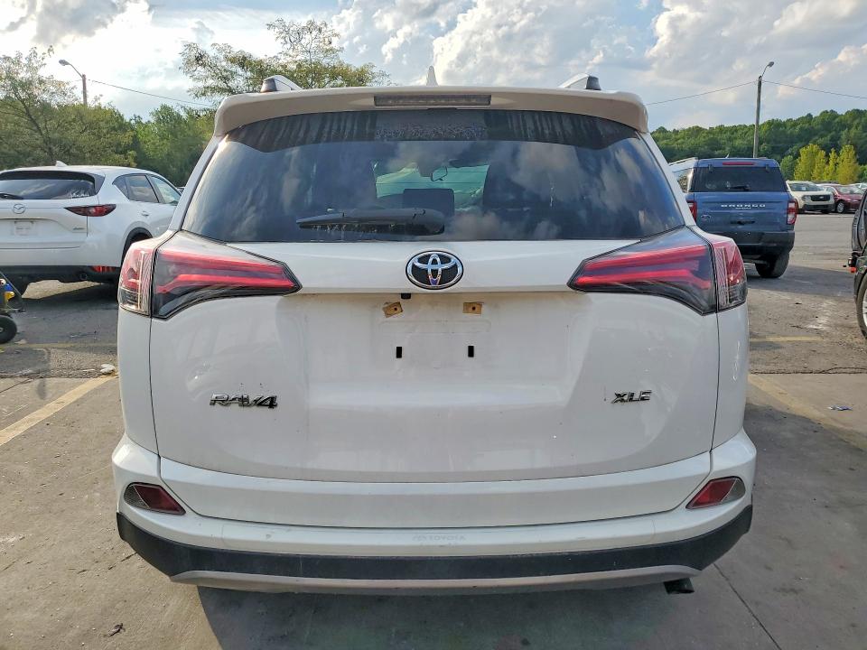 Продаж на аукціоні авто 2018 Toyota Rav4, vin: JTMWFREV1JJ198889, номер лоту: 68176366