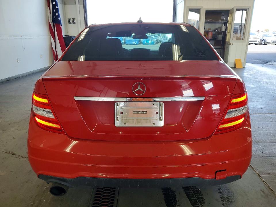 Продажа на аукционе авто 2013 Mercedes-benz C, vin: WDDGF4HB6DR284283, номер лота: 67787646