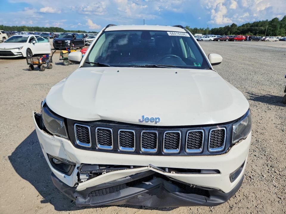 68416596 :رقم المزاد ، 3C4NJDBB4JT103726 vin ، 2018 Jeep Compass مزاد بيع