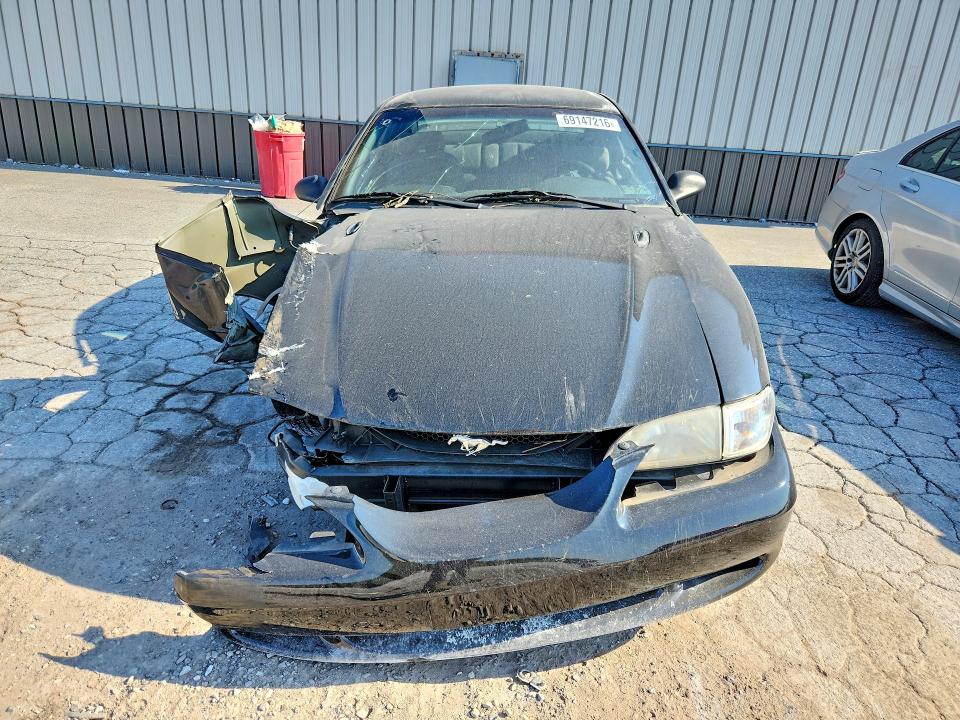 69147216 :رقم المزاد ، 1FAFP4049WF102795 vin ، 1998 Ford Mustang مزاد بيع