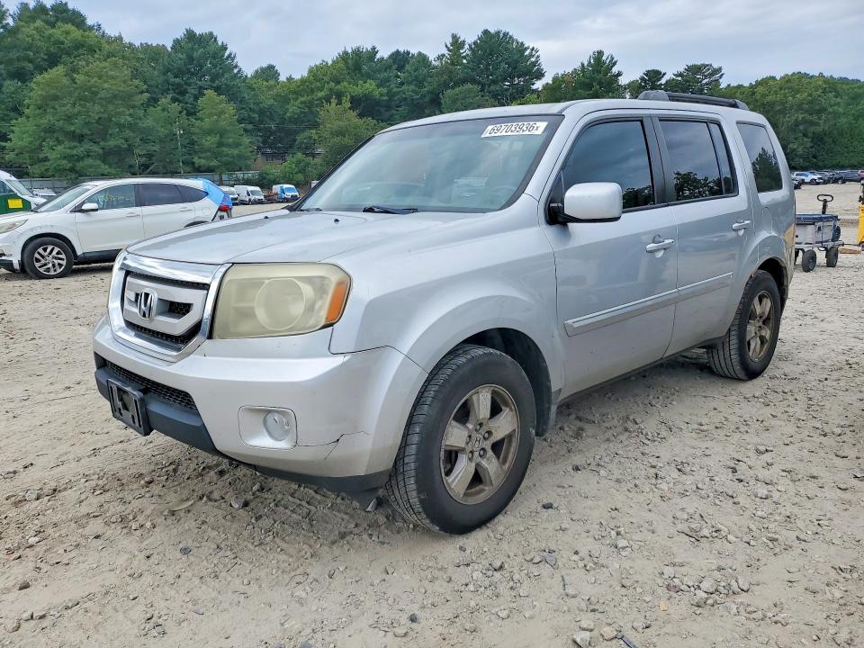 69703936 :رقم المزاد ، 5FNYF4H69BB026215 vin ، 2011 Honda Pilot مزاد بيع
