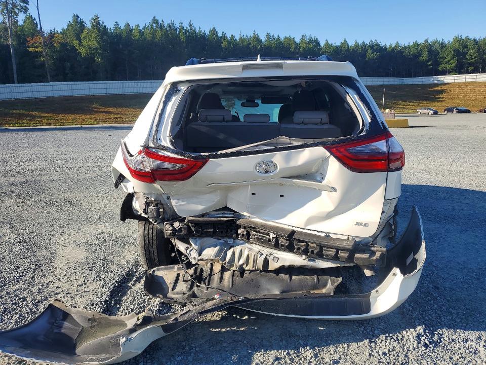 2020 Toyota Sienna მანქანა იყიდება აუქციონზე, vin: 5TDYZ3DC0LS061218, აუქციონის ნომერი: 67979896