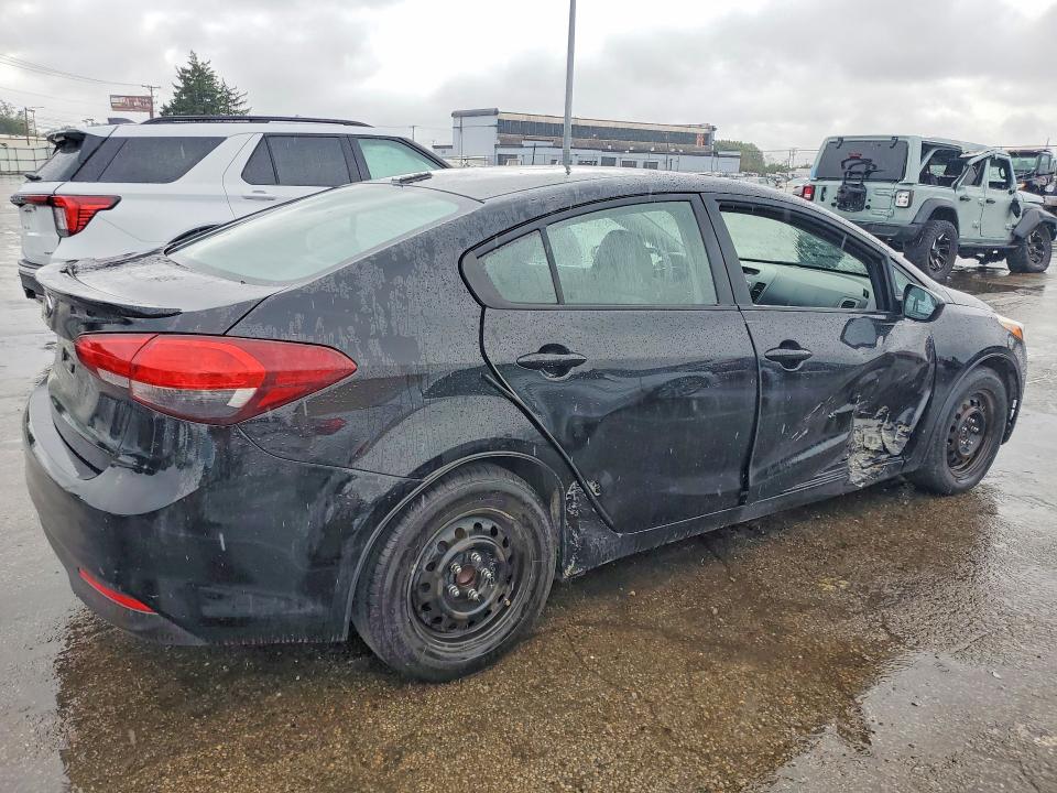 69423466 :رقم المزاد ، 3KPFL4A78JE194984 vin ، 2018 Kia Forte مزاد بيع