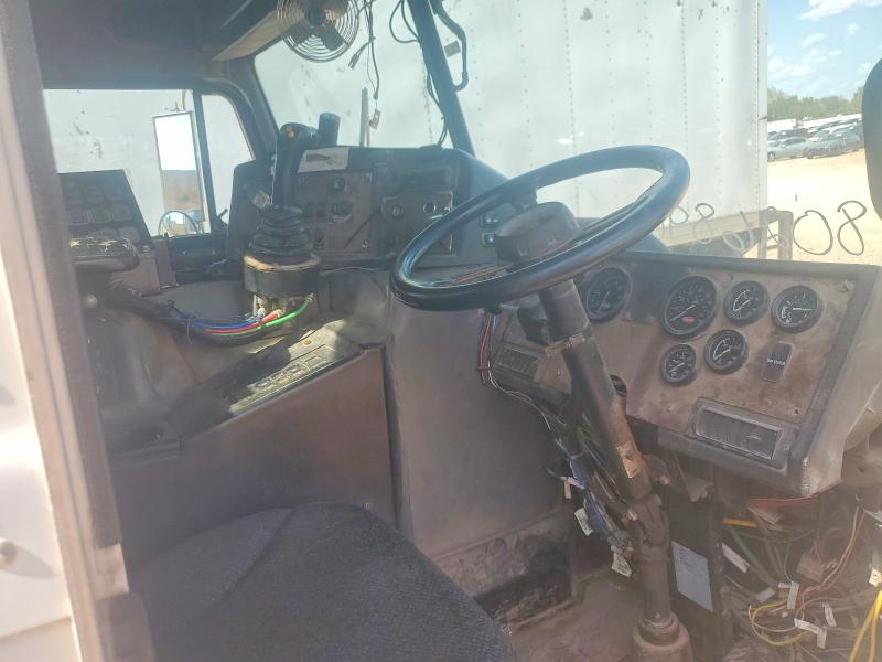 68026896 :رقم المزاد ، 3BPZL00X4BF115376 vin ، 2011 Peterbilt 320 مزاد بيع