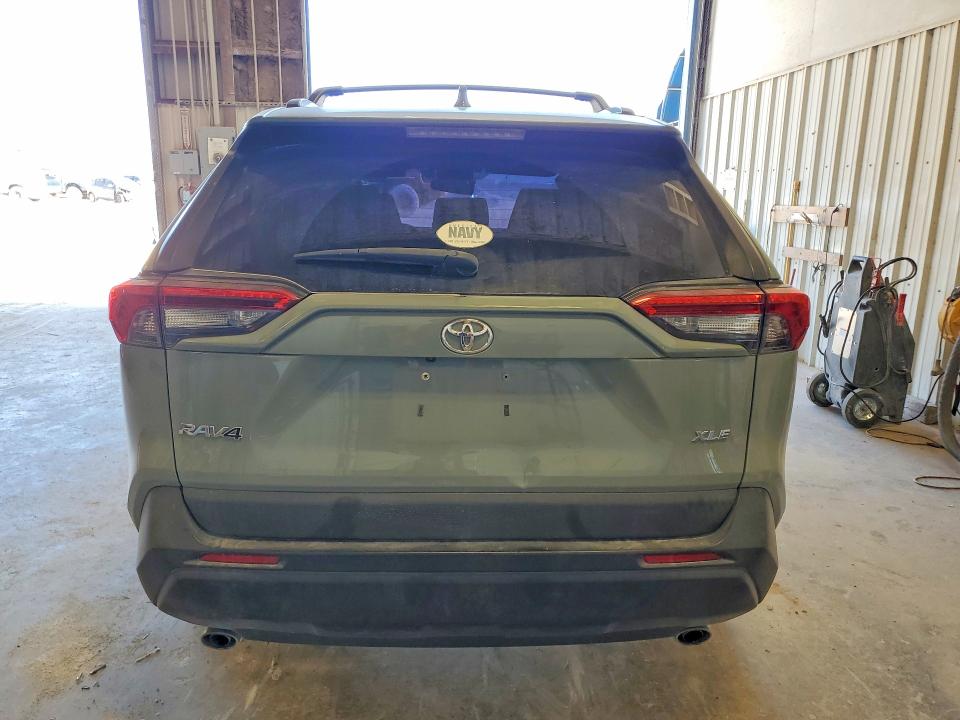 Продажа на аукционе авто 2021 Toyota Rav4, vin: 2T3W1RFV1MW165233, номер лота: 68479496