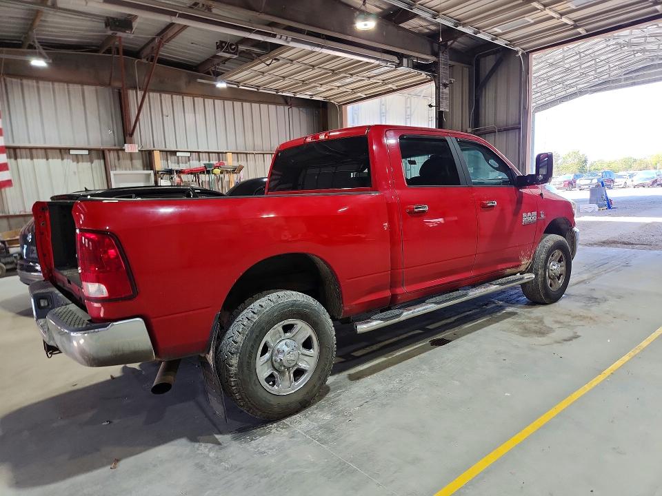 70117366 :رقم المزاد ، 3C6UR5DL1JG415082 vin ، 2018 Ram 2500 مزاد بيع